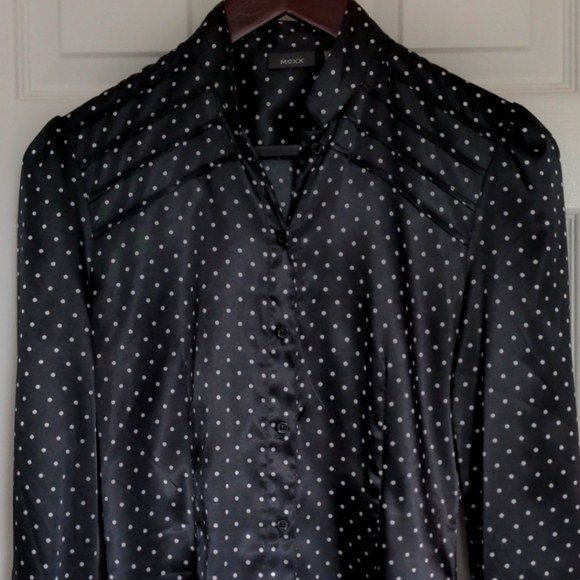 🌷Black & White Blouse - Picture 1 of 14